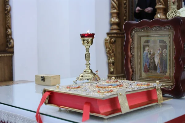 Düğün için kilise gereçleri