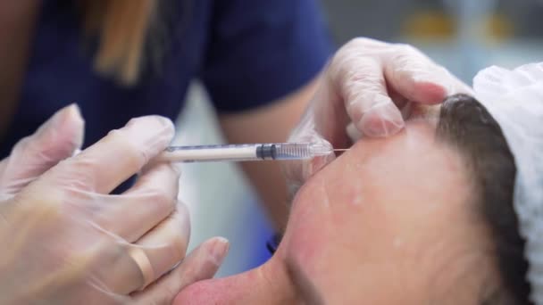 Vackra Läkare Gör Botox Injektion Pannan Ung Vacker Kvinna Extremt — Stockvideo