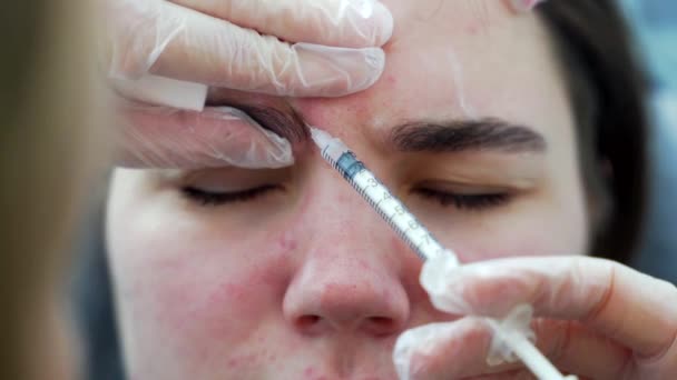 Kosmetička Lékař Dělá Botox Injekce Čela Mladé Krásné Ženy Extrémní — Stock video