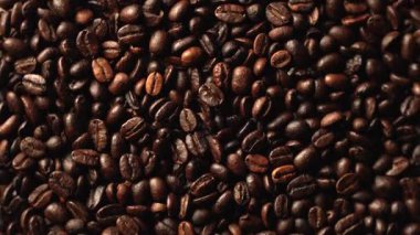 Dönüşümlü kahve çekirdekleri yakın çekim. - Kahve. Canlandırıcı bir içki. Kopi luwak kahve çekirdeği dokusu