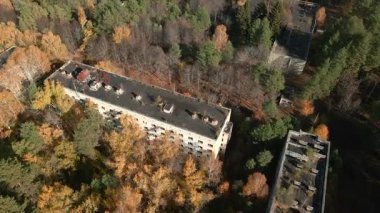 Terk Edilmiş Eski Binalar Hayalet Şehir Pripyat, Ukrayna - Çernobil Felaket Yasaklama Bölgesi - 4k hava aracı görünümü