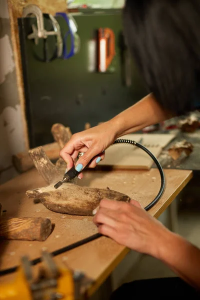 Female Using Power Wood Working Tools Graver Carving While Crafting — Stock Photo, Image