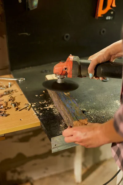 Close Worker Woman Hand Grinds Sanding Wood Workshop Restoring Antique — Stockfoto
