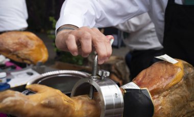 Açık Pazar 'da El Ayarlama Jambonu Tutacağı