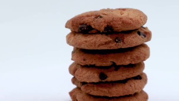 Choklad Chip Cookies Isolerade Vit Bakgrund — Stockvideo