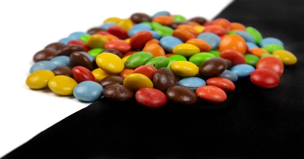 Куча Разноцветных Шоколадных Конфет — стоковое фото