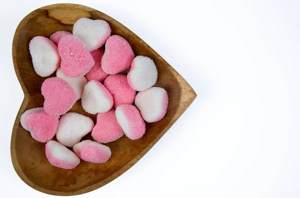 Pilha Açúcar Forma Coração Doces Uma Tigela Madeira Forma Coração — Fotografia de Stock