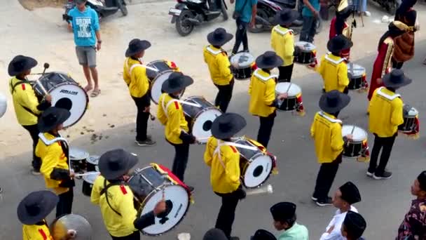 Суменп Острів Мадура Індонезія Серпня 2023 Парад Маршових Груп Честь — стокове відео