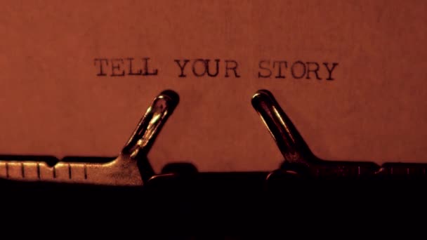 Berätta Din Historia Skriv Ord Vintage Skrivmaskin Närbild Antik Skrivmaskin — Stockvideo