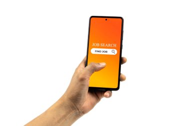 İş Arama Konsepti. Adam akıllı telefonu tutuyor ve iş arama uygulamasını kullanarak online iş olanakları arıyor. Tüm ekran grafikleri uydurma.