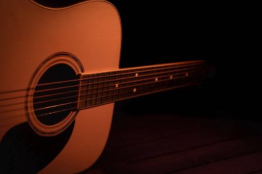 Akustik gitarı kapat. Müzik arkaplanı