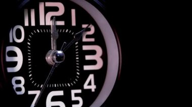Siyah geçmişe dönük alarm saatini kapat
