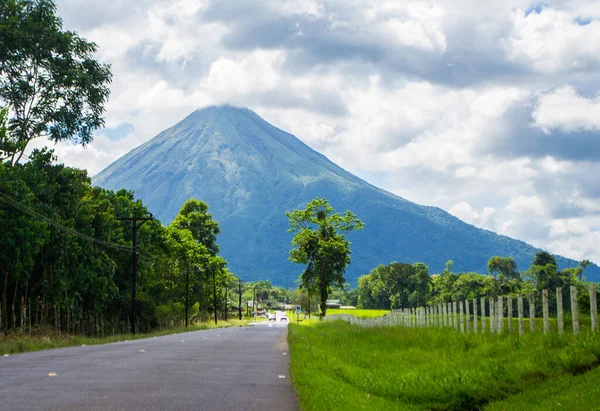 stock image Impressive arenal volcano in costa rica next to the road