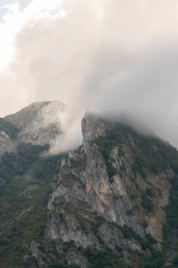 Kuzey İspanya 'da dağ bulutları