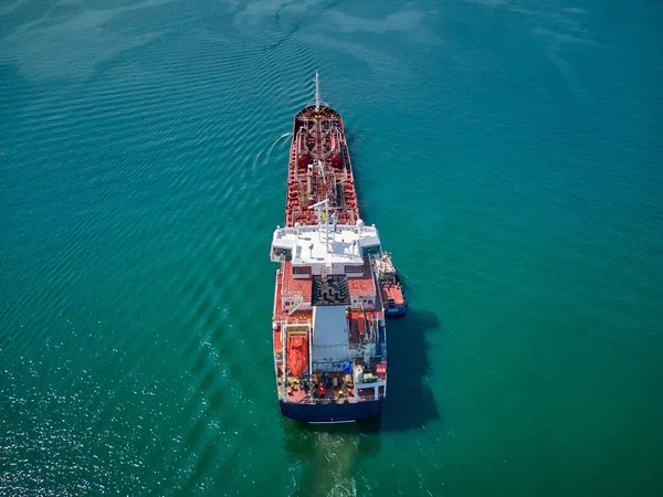Aerial Top View Öljylaiva Säiliöalus Huoltaja Öljy Jalostamosta Merellä Antenninäköala — kuvapankkivalokuva
