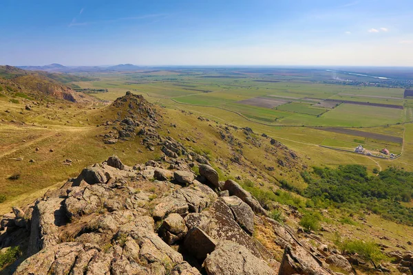 Romanya 'nın Macin Dağları' ndan Dobrogea manzarası