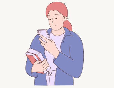 Telefondan Büyülenen ve Bir Kitap Tutan Kadın