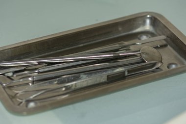 Diş tedavisi için metal diş aletleri