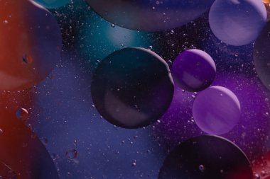 Sudaki yağ kalıplarının arkaplanı