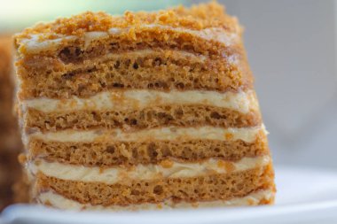 Bal keki yakın çekim, ince katmanlar ve krema