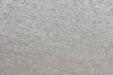 Araba camında kar var..