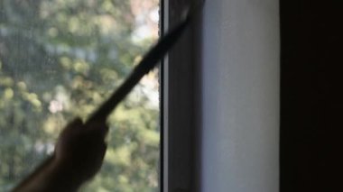 Cam silindirli ve boyalı beyaz pencereli pencere