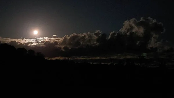 Widok Nocny Niebo Chmury — Zdjęcie stockowe