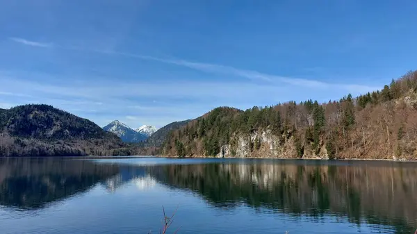 Όμορφη Θέα Από Λίμνη — Φωτογραφία Αρχείου
