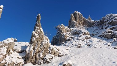 Karlı güzel dağ manzarası