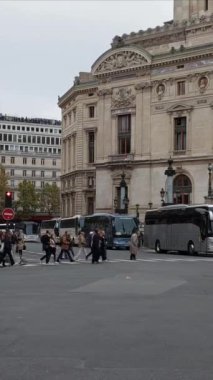 Paris şehrinin sokak manzarası. 