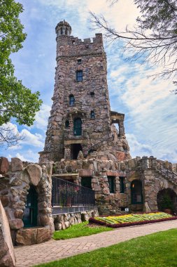 Ortaçağ şatosu Hart Adası 'nda Bin Ada Ulusal Parkı' nda Saint Lawrence Nehri üzerinde.