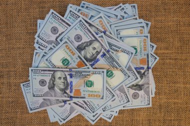 Büyük para yığını Amerikan dolarları. 