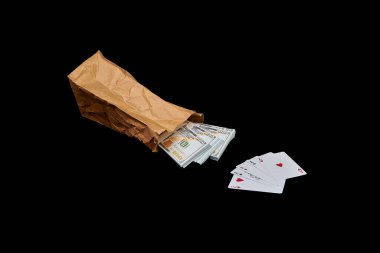 Siyah arka planda 100 Amerikan doları banknot