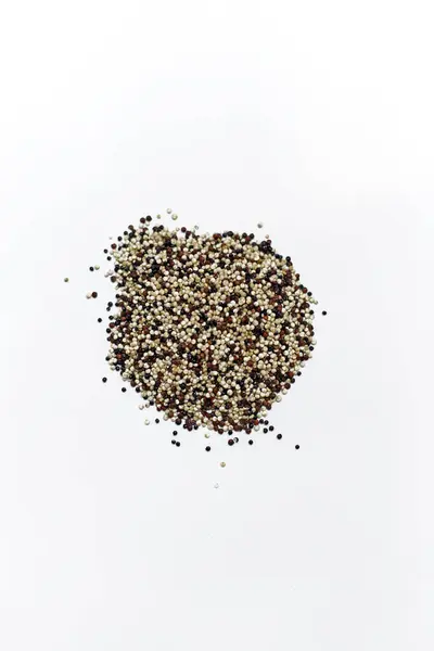 Quinua Samen Auf Weißem Hintergrund — Stockfoto