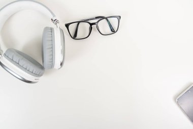 Biçimli stok fotoğrafçılığı beyaz ofis masası masa üstü görünümü fotokopi alanı ile. Düz yatıyordu.