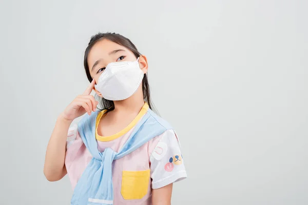 Asian Little Child Girl Wearing Respirator Mask Protect Coronavirus Outbreak — Stock Photo, Image