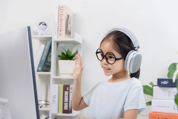 Asien Ein Kleines Kind Lernt Mit Video Online Unterricht Hause — Stockfoto