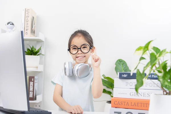 Asien Ein Kleines Kind Lernt Mit Video Online Unterricht Hause — Stockfoto