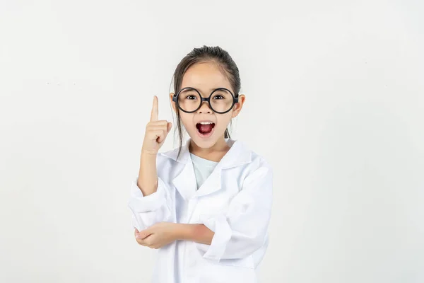Smart Doctor Kleines Mädchen Mit Weißem Arztkittel Stockbild