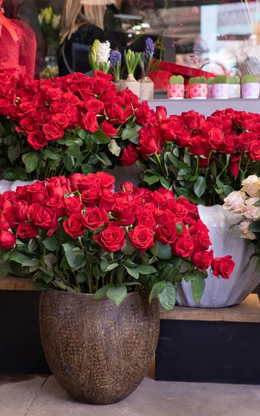Variety Fresh Cut Red Roses Flower Garden Shop Preparations Valentines — Fotografia de Stock