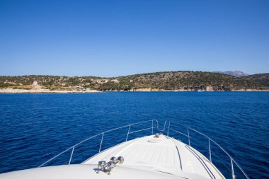 Yaz mevsiminde Yunanistan 'ın İyon Adaları' ndaki Lefkada Bölgesel Birimi olan KASTOS adasının açıklarında. Yatay. 