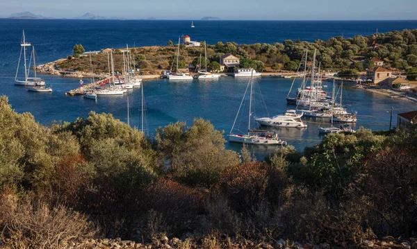 Острів Кастос Пришвартованими Яхтами Вітрильниками Човнами Іонічним Морем Греція Влітку — стокове фото