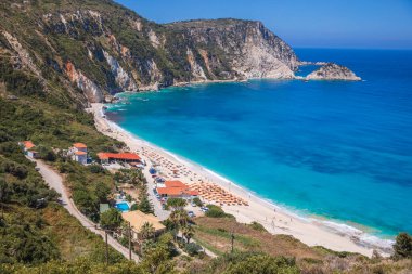 Petani Sahili, Kefalonia Adası, İyon Denizi, Yunanistan. Yazın sahil yolundan panoramik manzara. 