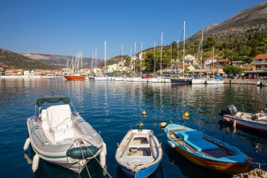 AGIA EFIMIA PORT, KEFALONIA ADASI - 19 AĞUSTOS 2019: Agia Efimia marinası, Kefalonia adası, İyon Denizi, Yunanistan.