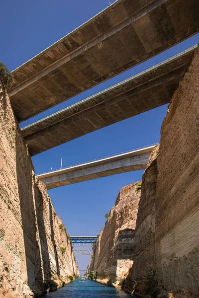 Passing Corinth Canal Yacht Greece Corinth Canal Connects Gulf Corinthn — Stock Photo, Image