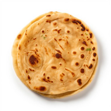 Tepedeki Hint lacha paratha beyaz bir arkaplan üzerinde izole