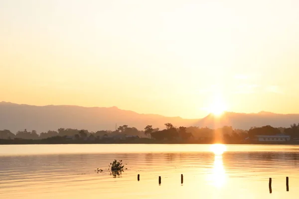 Schöne Aussicht Auf Den Sonnenaufgang Ufer Des Tobasees Sonnenaufgang Ufer — Stockfoto