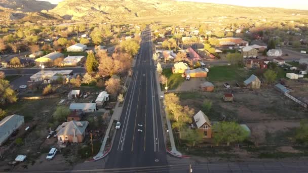 Letecký Pohled Escalante Utahu Hlavní Ulice Rozlišení Večerní Slunce Krásný — Stock video
