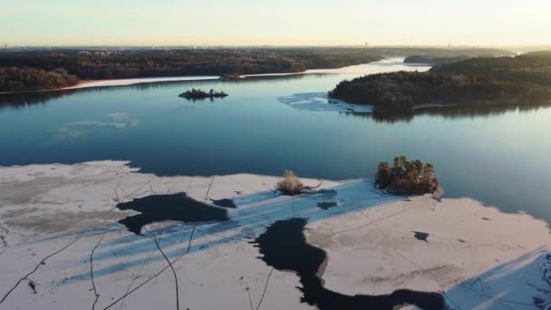 Hermoso Amanecer Invierno Sobre Paisaje Congelado Suecia Lago Bosque Resolución — Vídeos de Stock