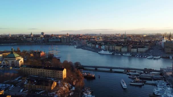 Vacker Flygutsikt Över Stockholms Stad Gamla Stan Norrmal Kvällen Kall — Stockvideo